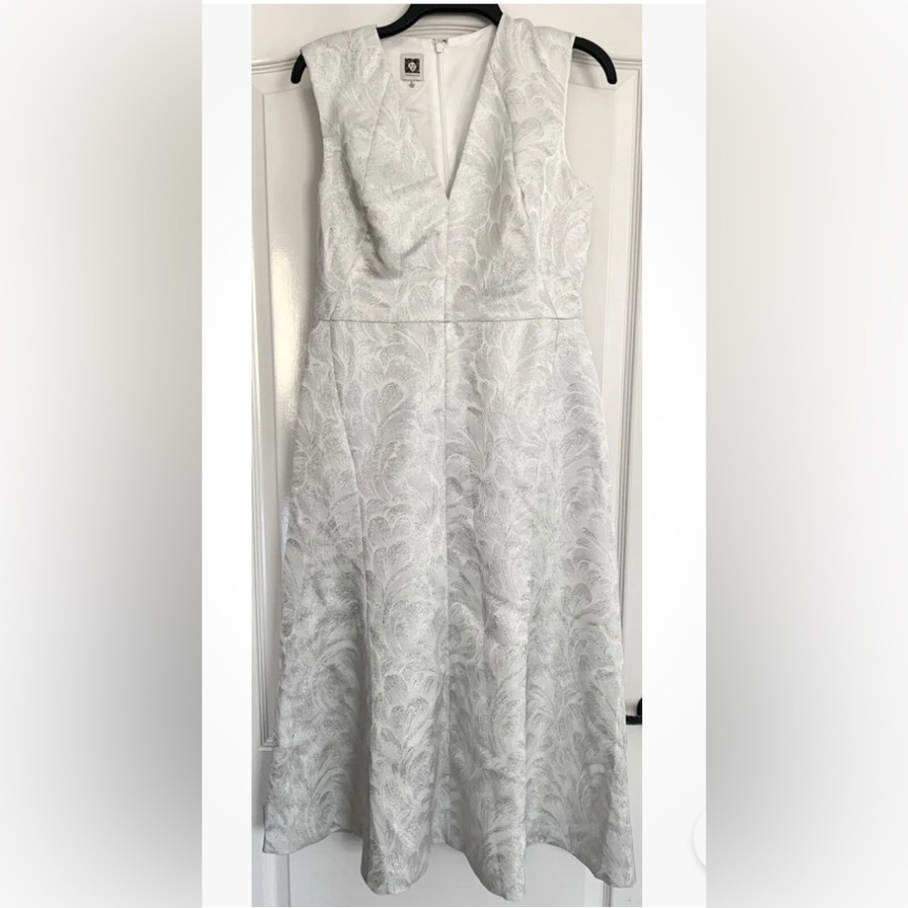 Anne Klein dress Wedding or Formal White Silver Size 8 Women